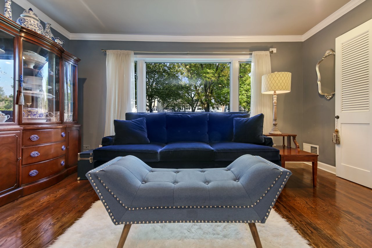 Here Is The Western Springs Home You Have Been Waiting For