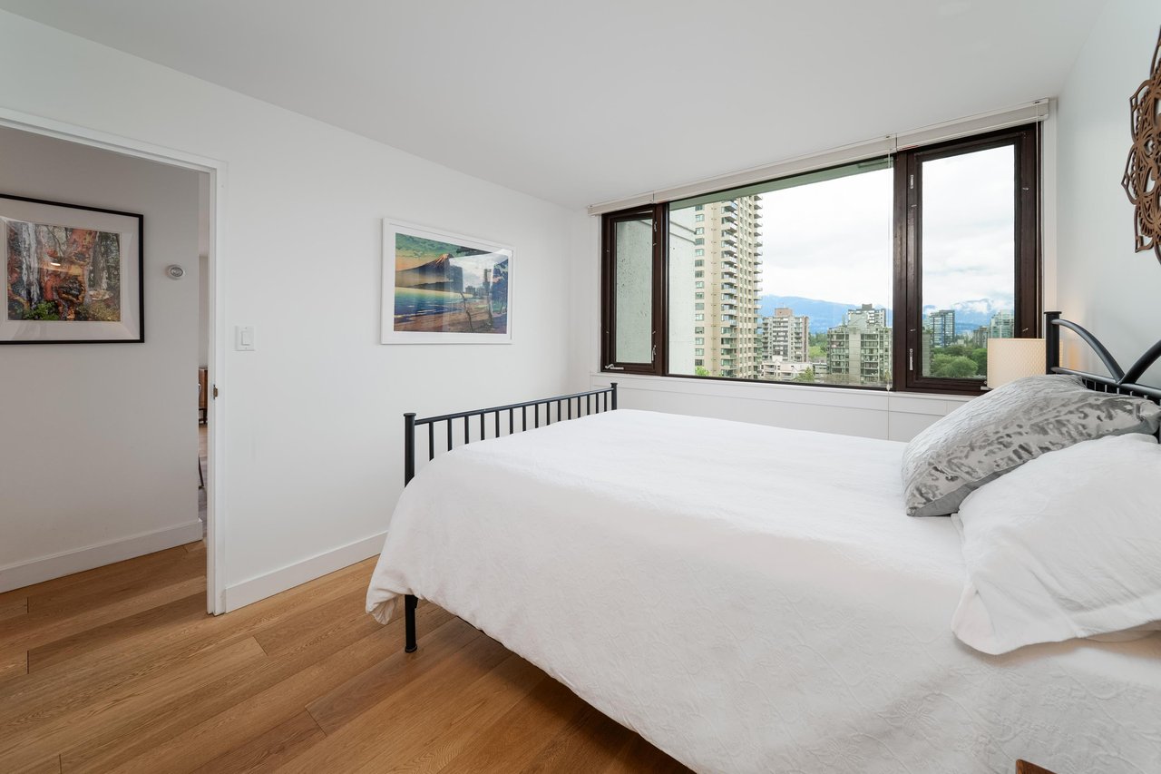1104-1725 Pendrell St