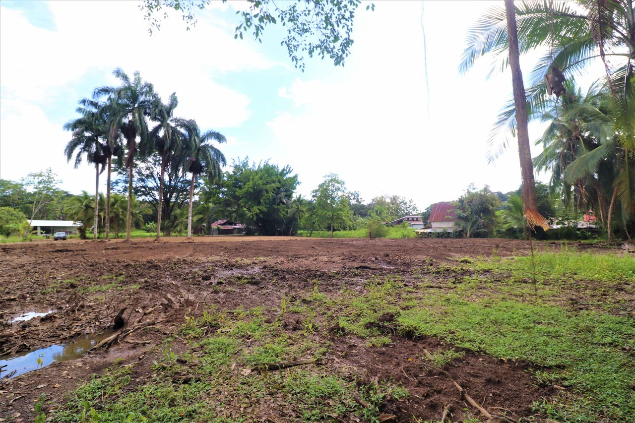 5000 Square Meter Lot, Residencial or Commercial, 400 Meters From the Beach.