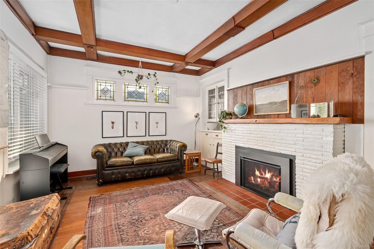 2632 Fernwood Rd