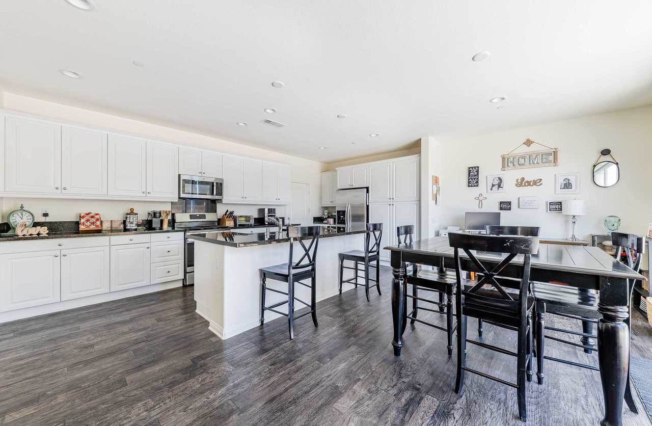 8904 Harmony Ct, Corona, CA 92883