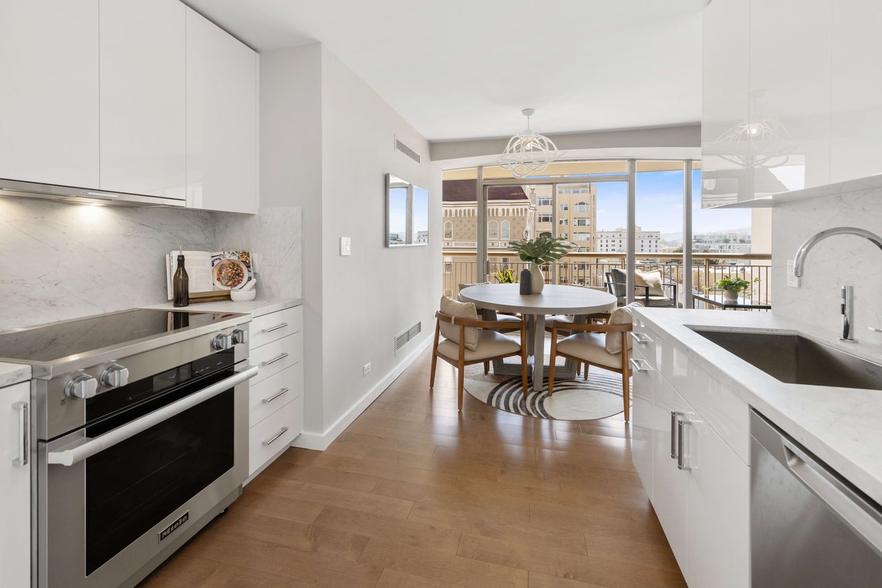 Just-Renovated Pacific Heights Condo With Southern Views