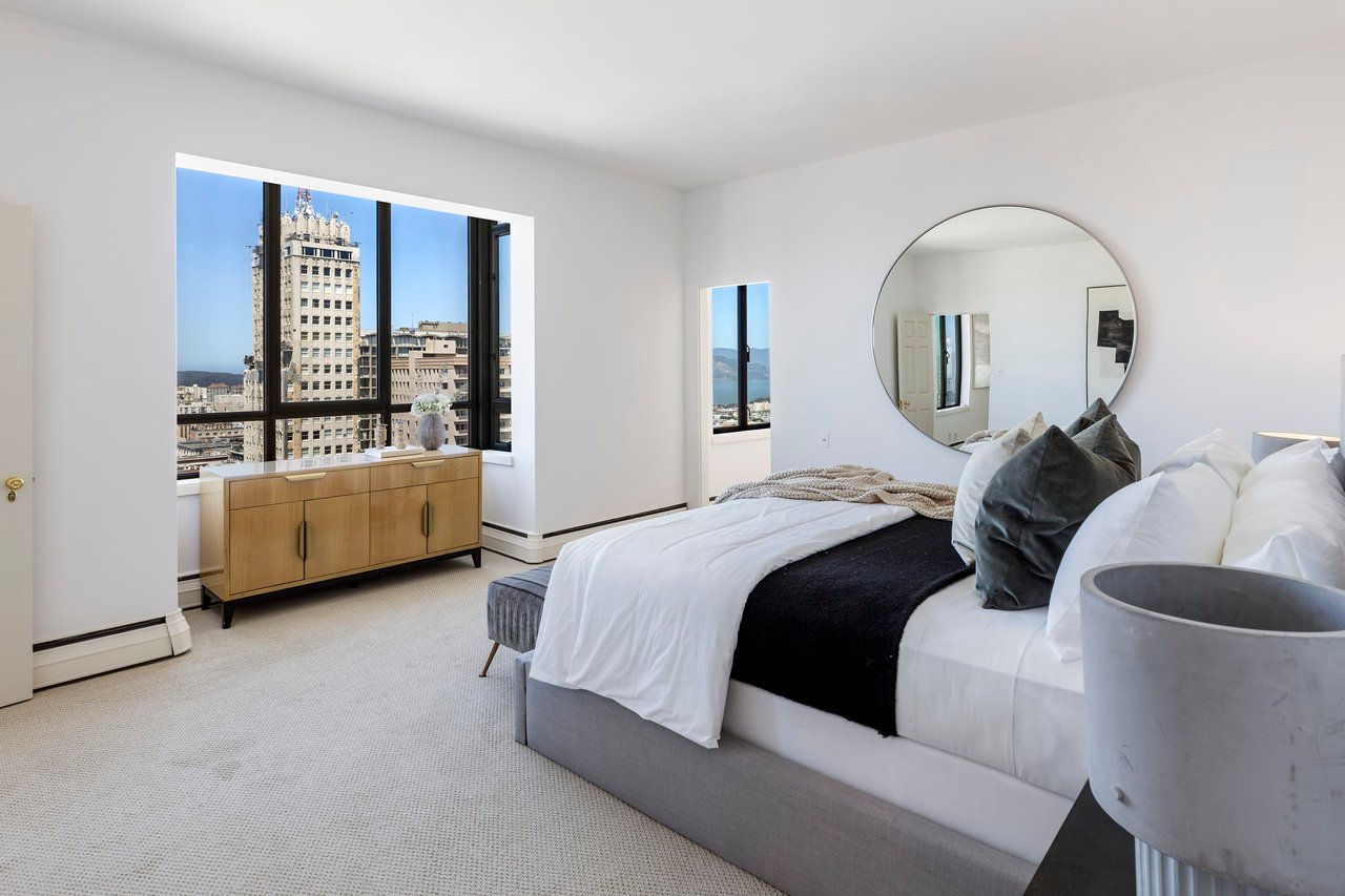 2,027 SqFt Corner View Condo On Nob Hill