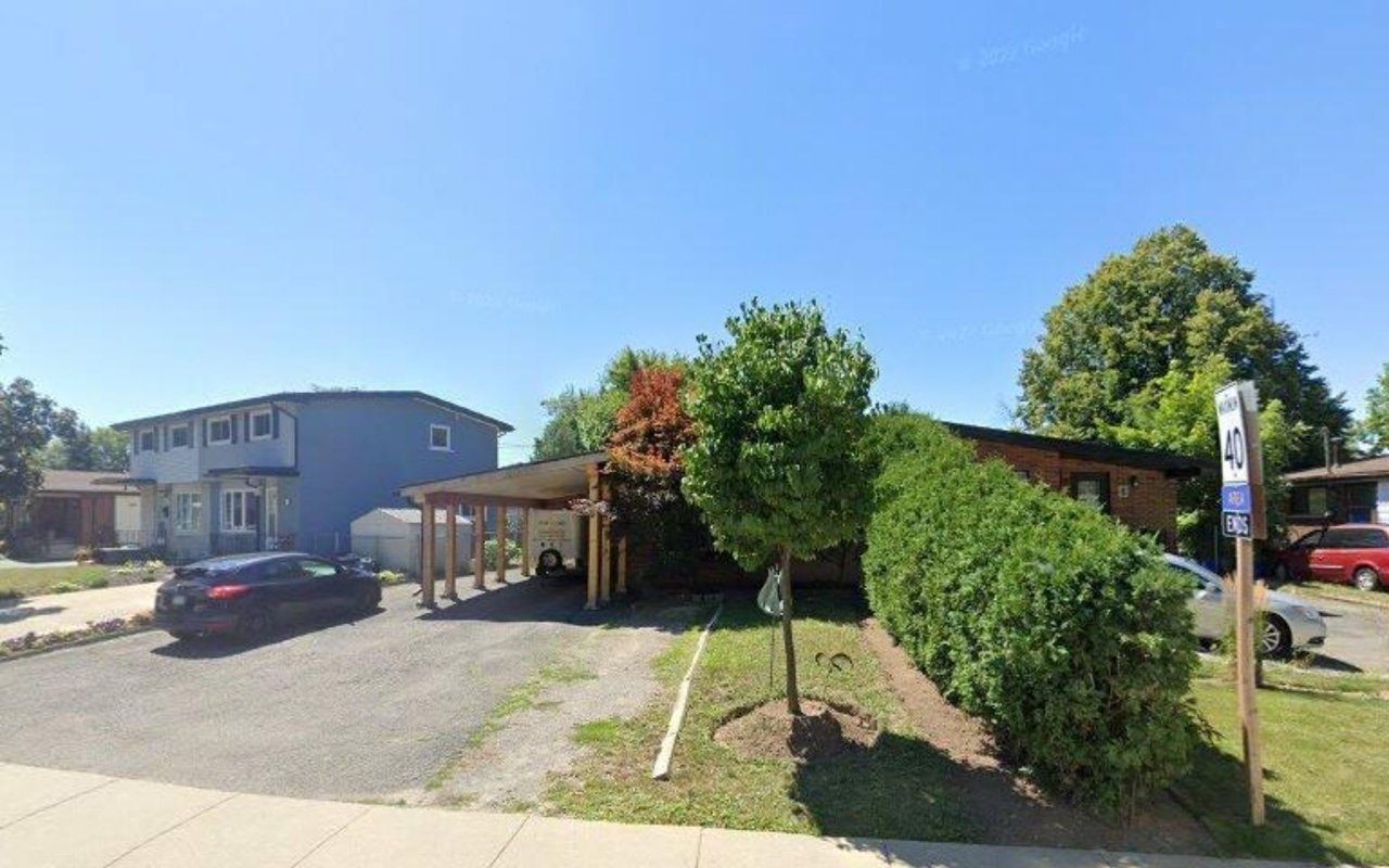 8 Bobolink Rd