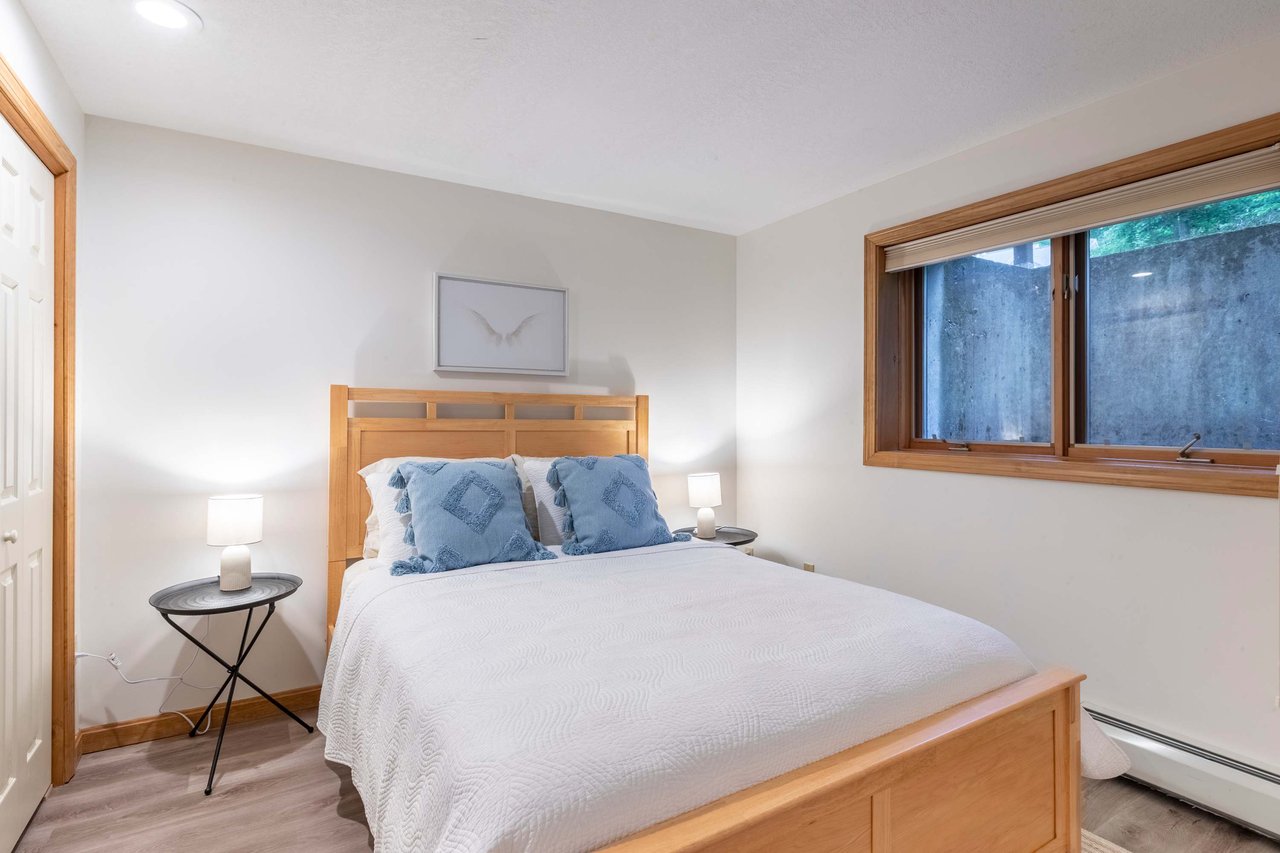 4 bedroom + Loft Forest Ridge Town Home for Ski Season