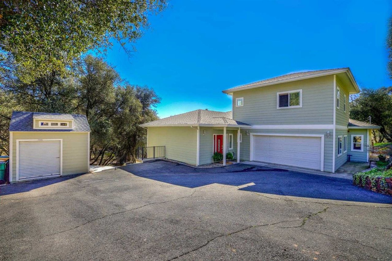 1841 Periwinkle Lane
