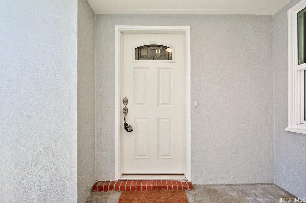 180 Robinhood Dr