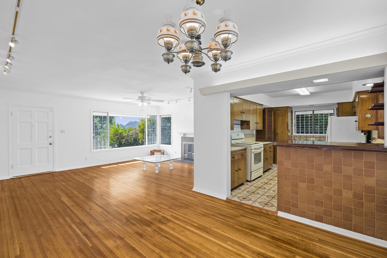 2590 Lake View Ave, Silverlake
