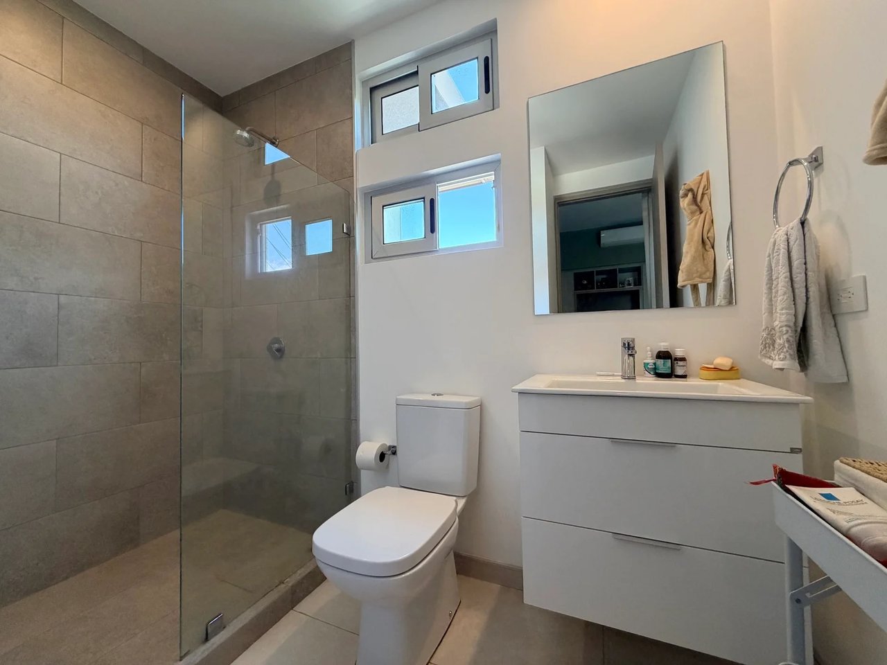 Contemporary Corner Condo, Santa Ana, San Jose