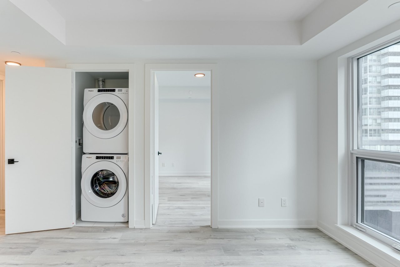 327 King St W Unit: 1101