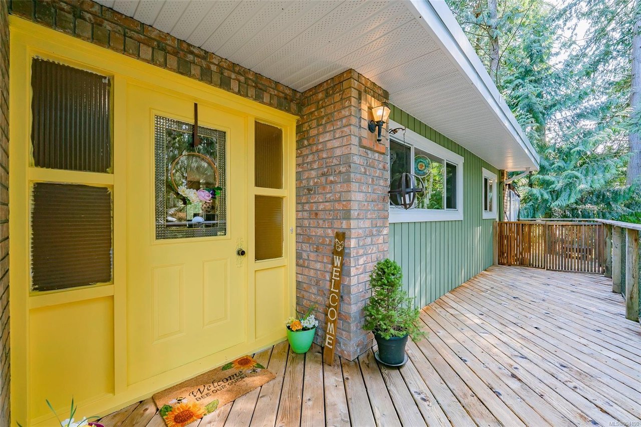 447 Berg Rd
