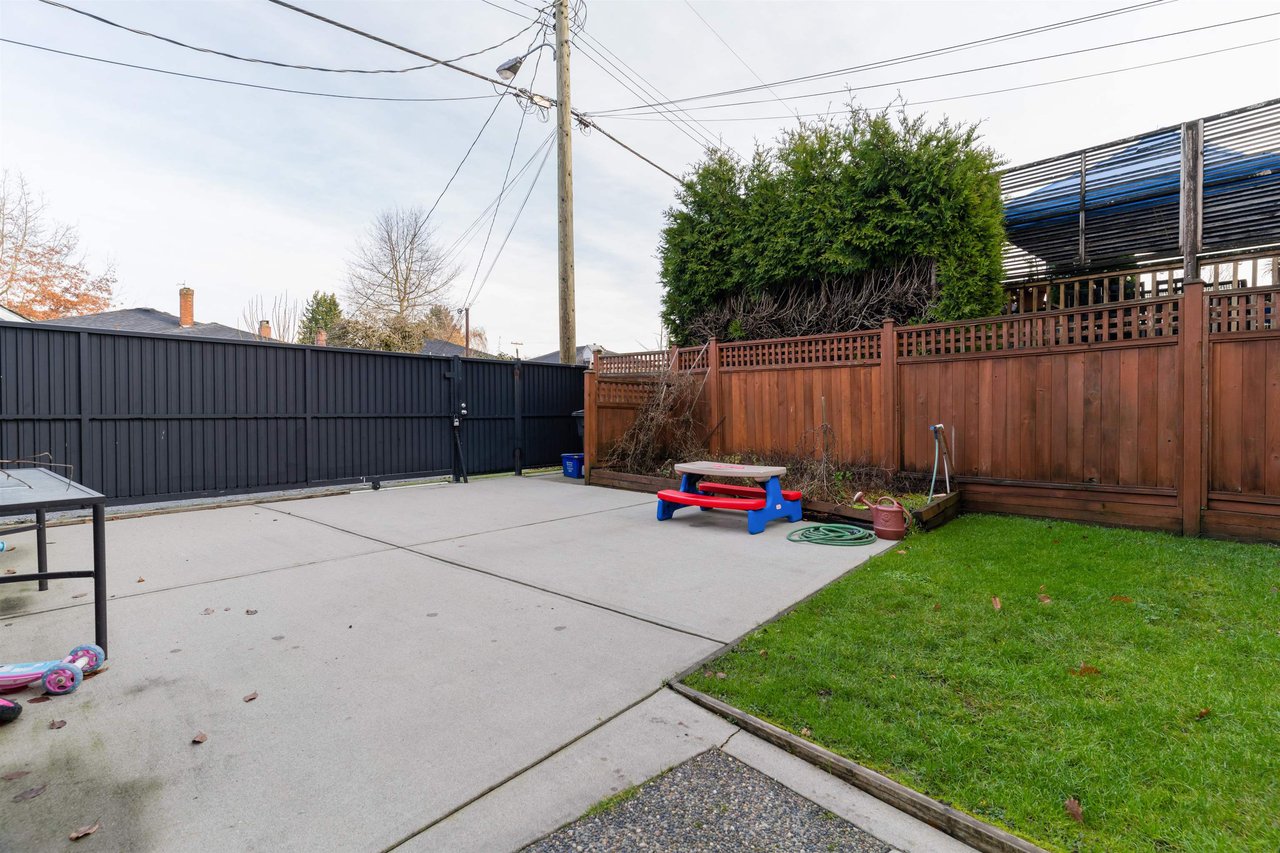 2535 E 17th Ave