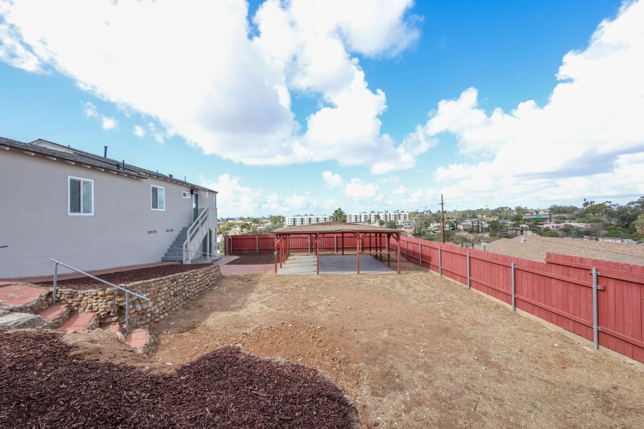 5260 Hilltop Dr
