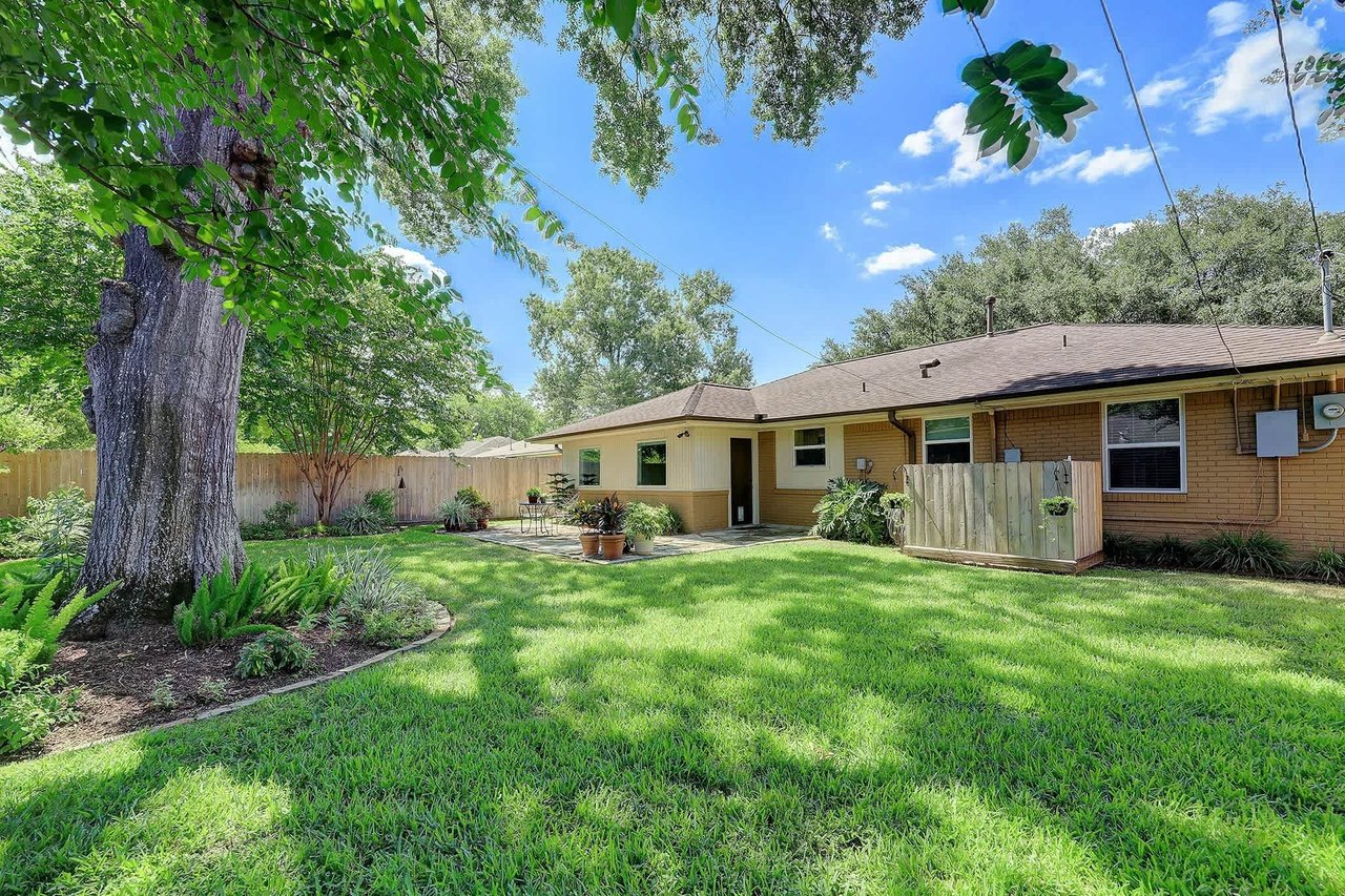 2211 Cheshire Ln