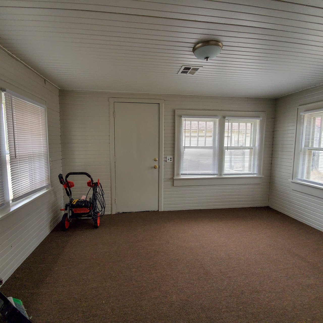 632 W Dewey 
