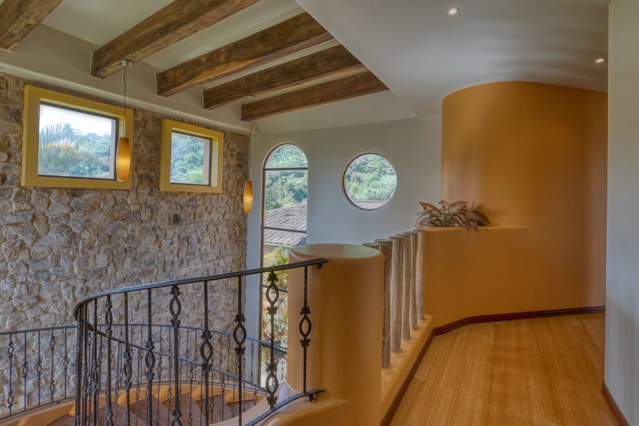 Grand Mountain View Estate, Perez Zeledon, San Jose