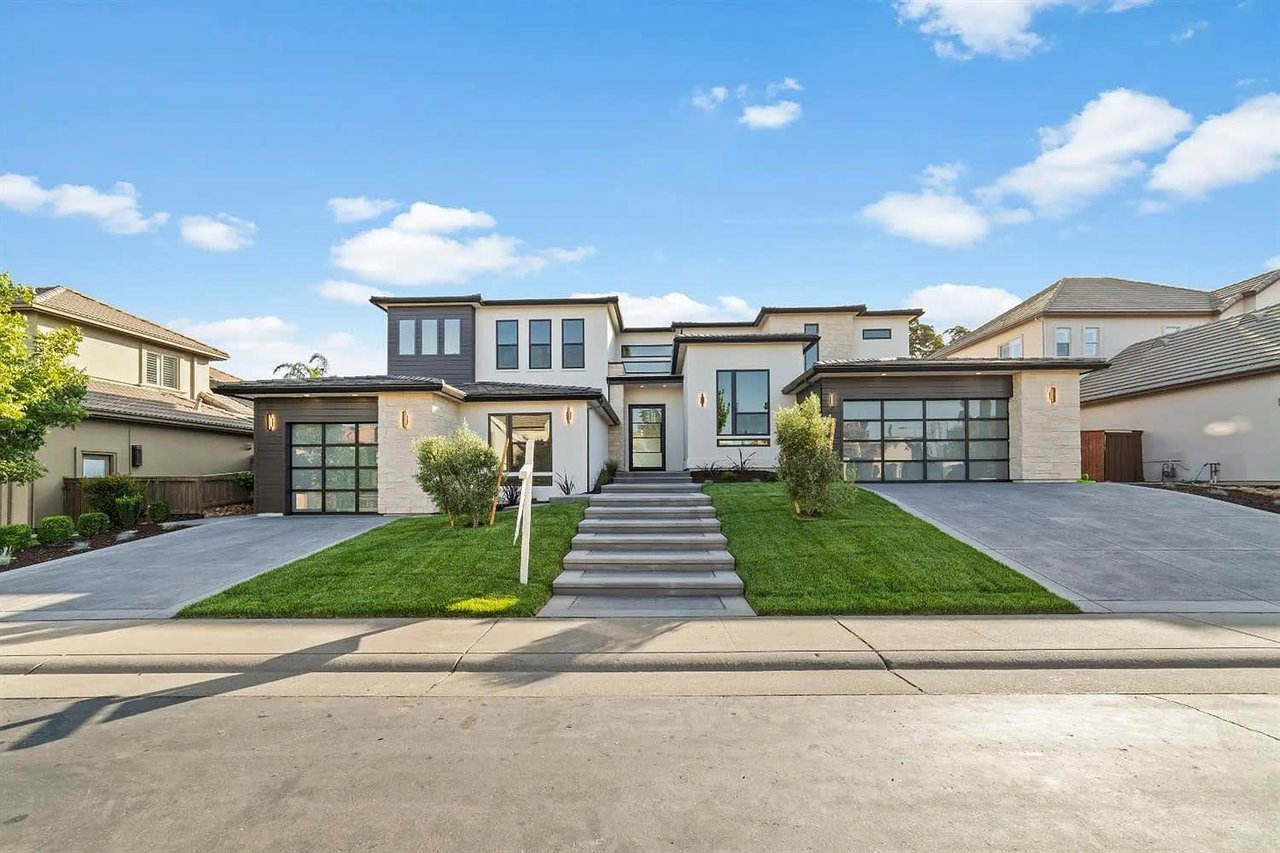 656 Westchester Dr