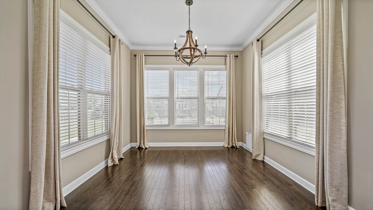 MADISON CITY SCHOOLS! 5BR/4BA house with LOTS of room to enjoy! 