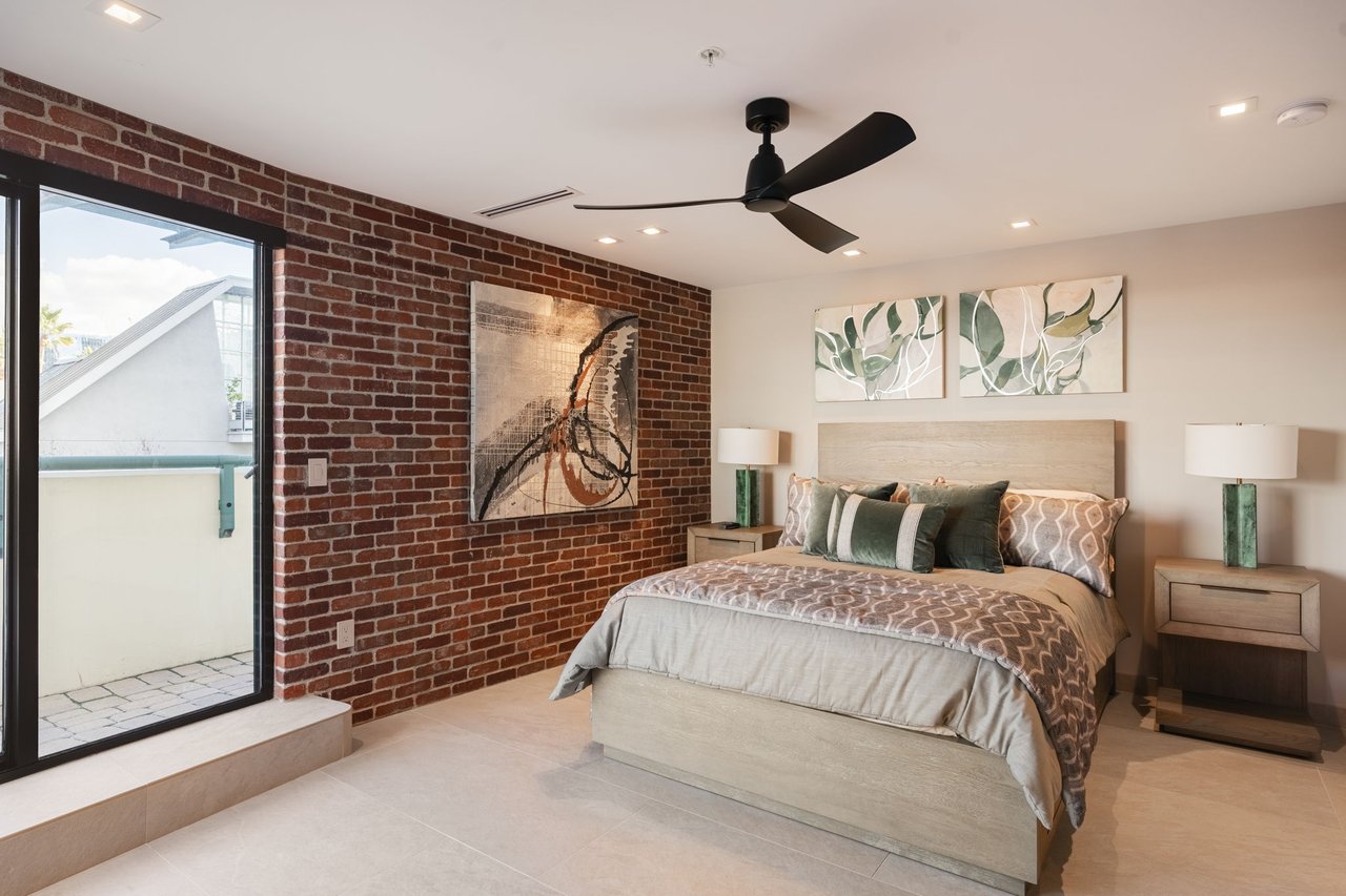 555 Front St, Unit 204