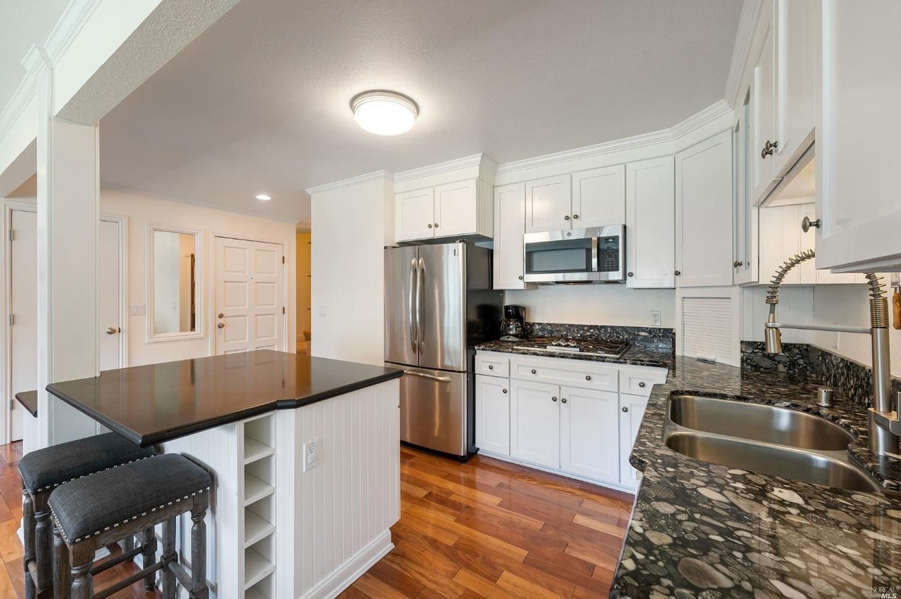 26 Belle Ave Unit 2: Rare Downtown San Anselmo Gem