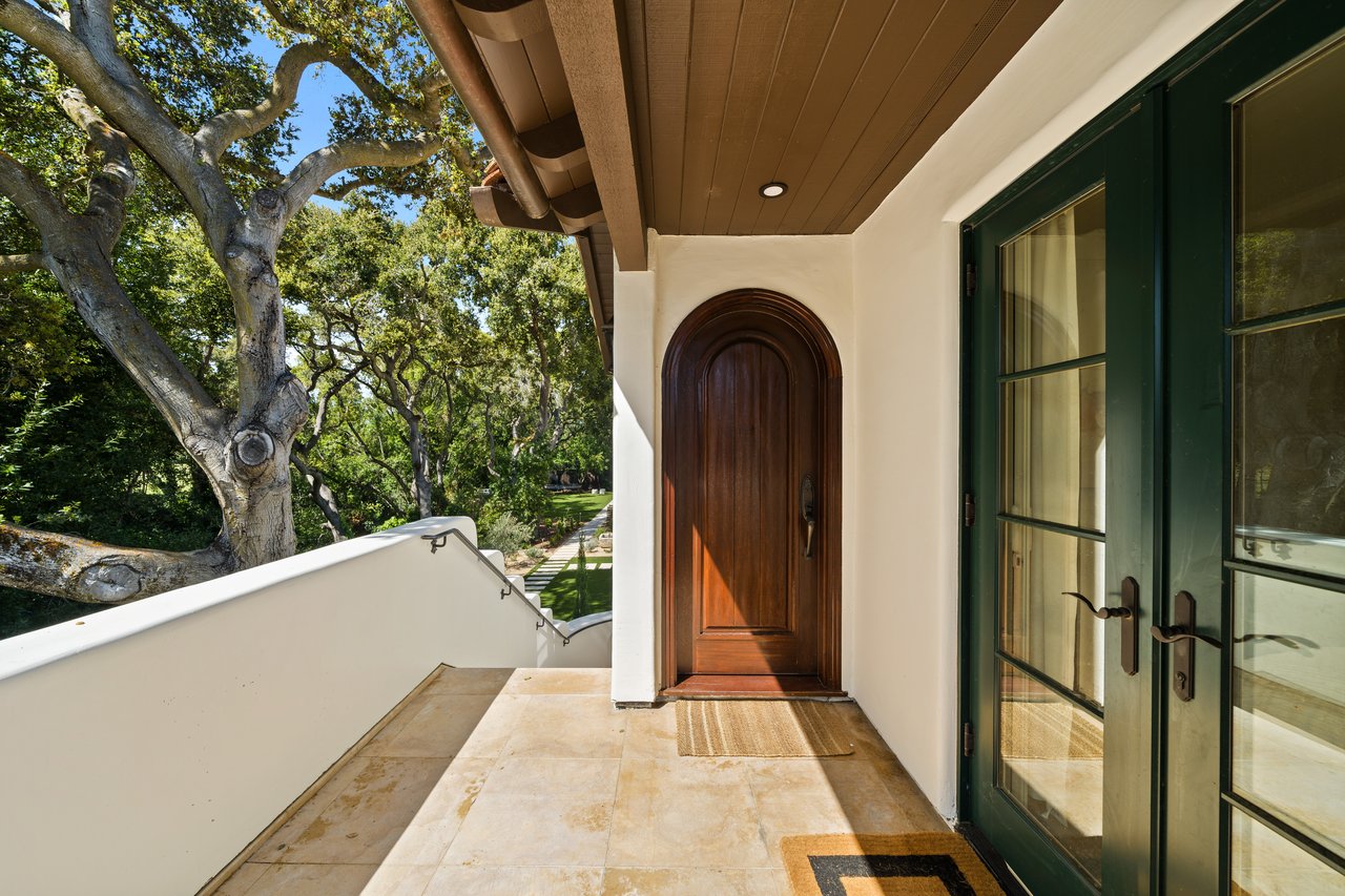 893 Laverne WAY