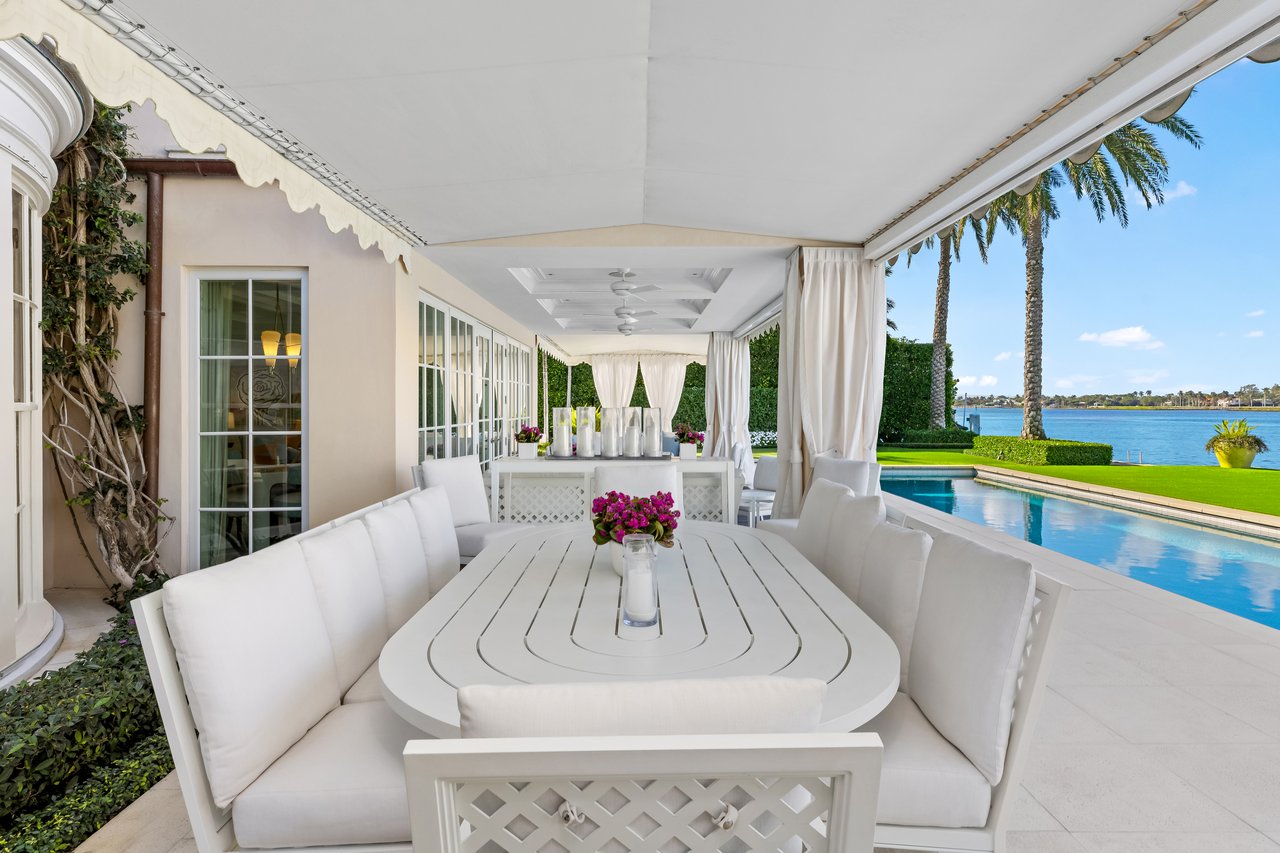 Georgian Waterfront Mansion on Everglades Island