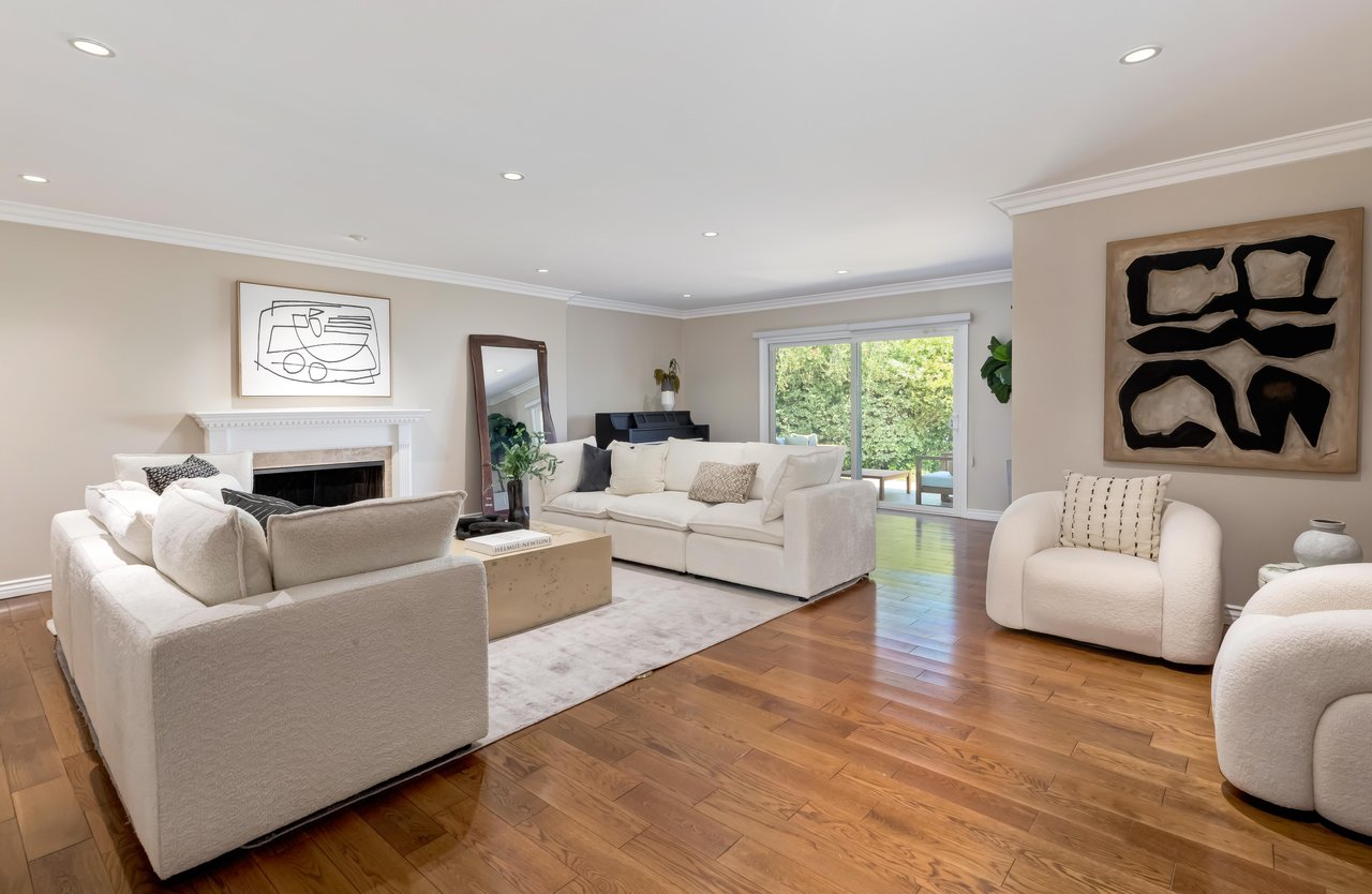2302 Duxbury Cir, Beverlywood