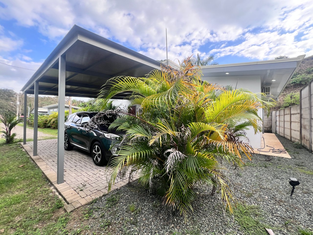 Quepos Hills Villa with pool and covered patio and tropical gardens