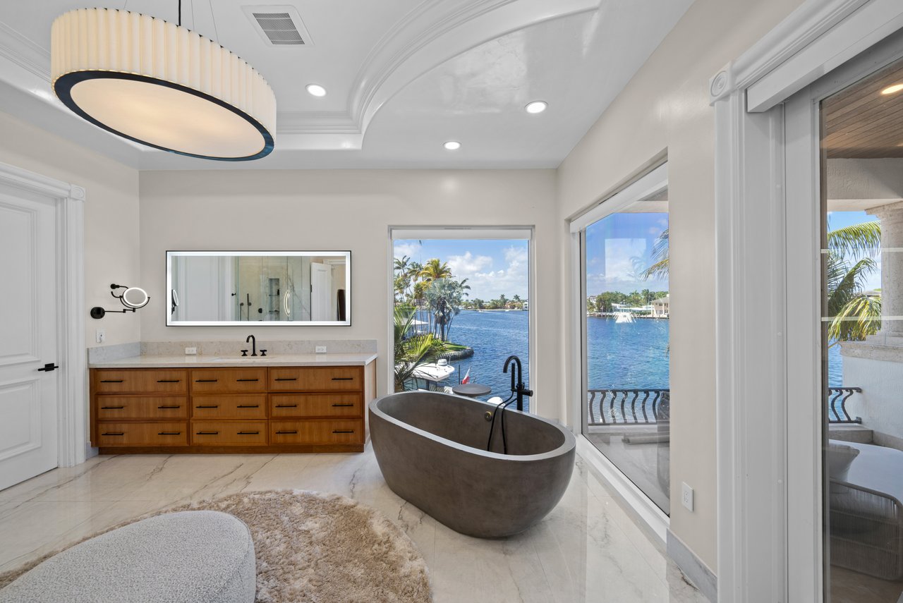 2593 SE 8th St, Pompano Beach, FL 33062