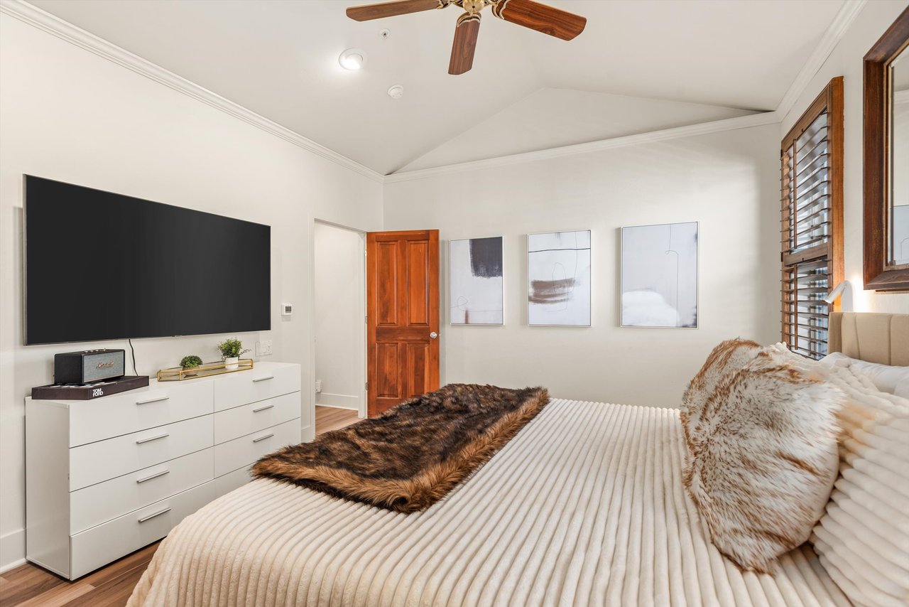 Bright and Stylish Townhome in the Heart of Willits