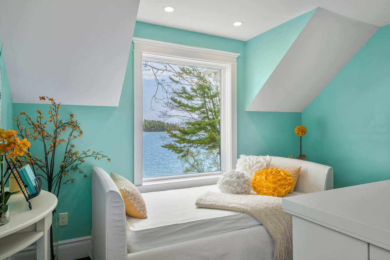 373 Lower Flying Point Road, Freeport