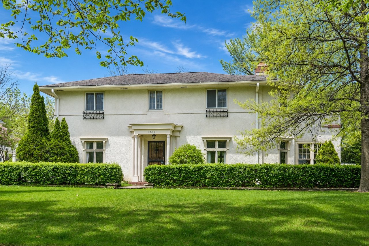 Classic luxury homes in Edina during the spring real estate market