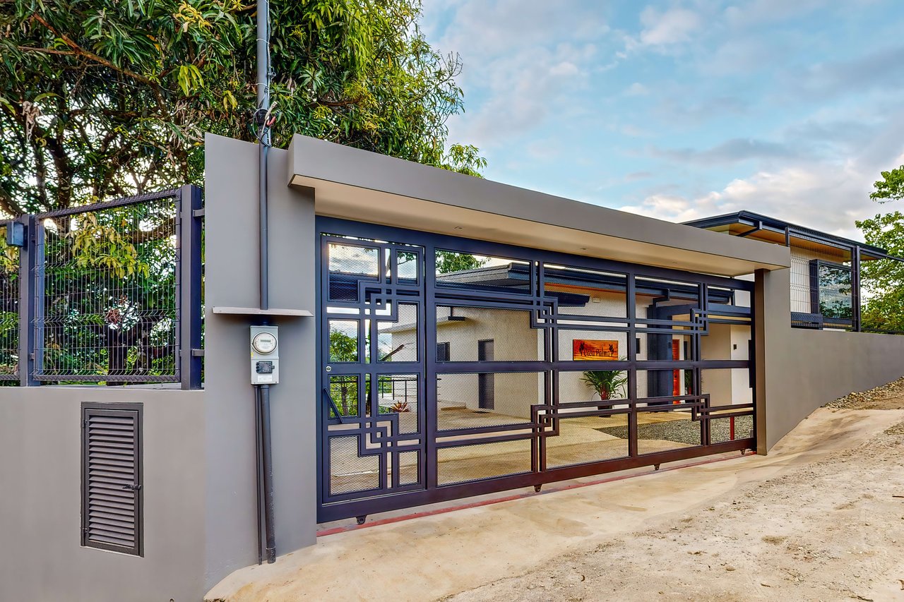 Casa Palma, Brand New Luxury 3 bedroom, 4 bathroom home with Amazing Sunset View in Quepos