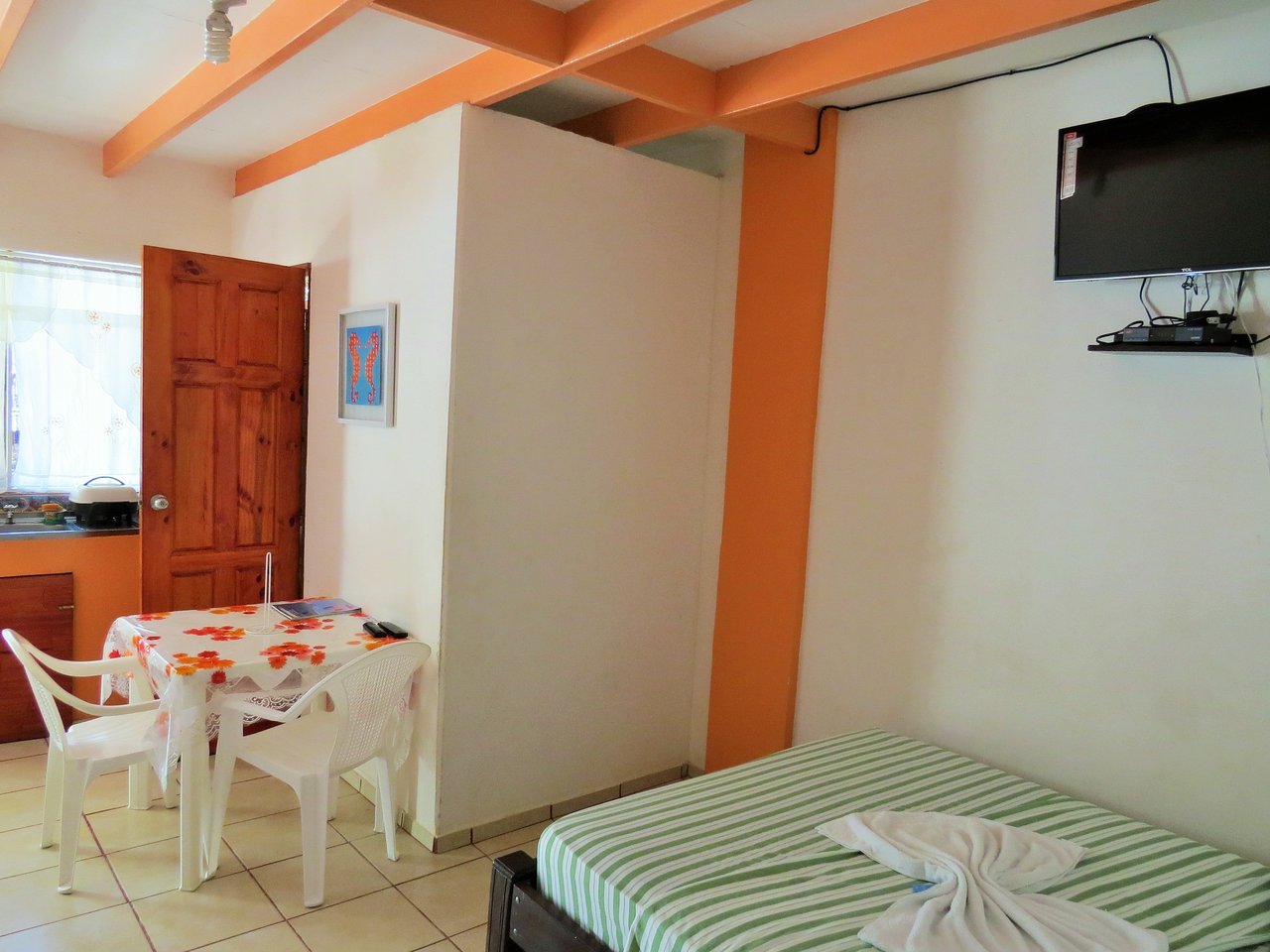Fully equipped 4 Unit Apartment/Hotel complex 70 meters from the entrance to world-famous Marino Ballena National Park