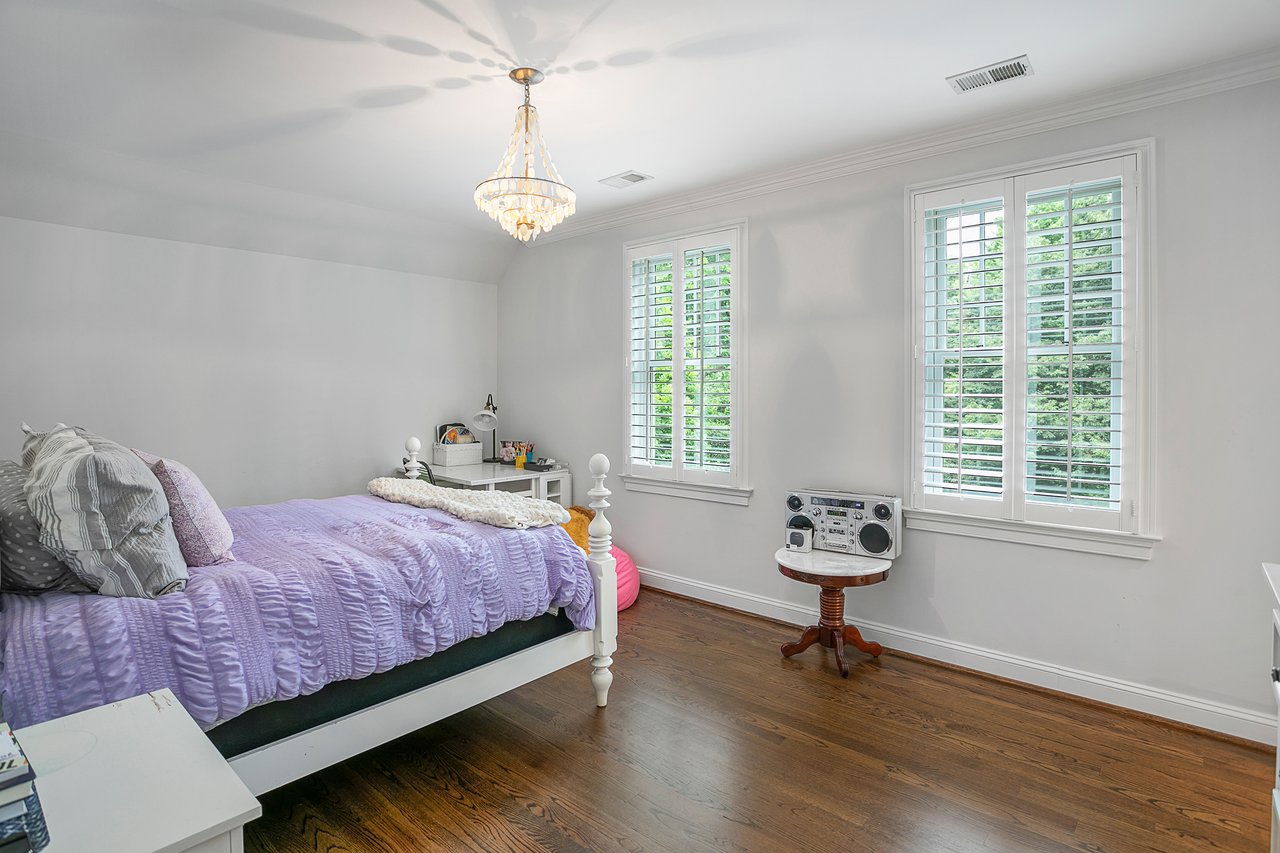 5025 Linnean Ave NW, Washington, DC 20008