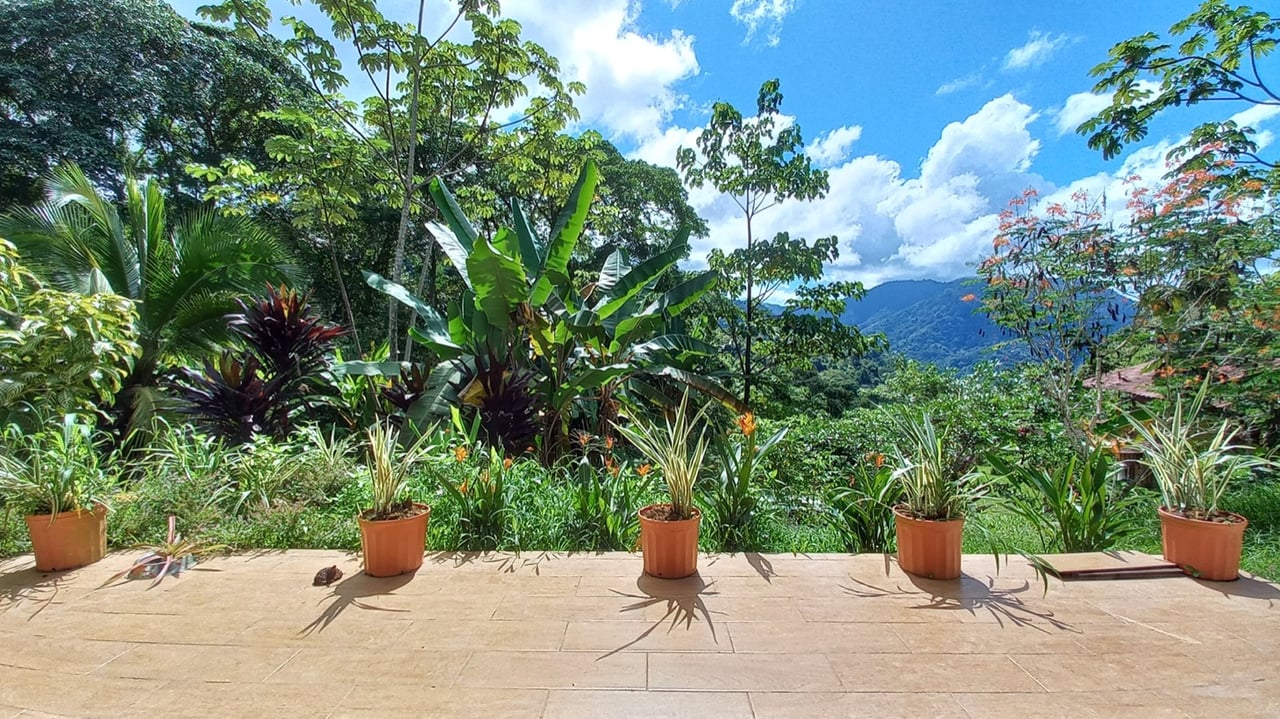 Charming Mountain Retreat with 2 Bedroom Home and Rustic Cabin