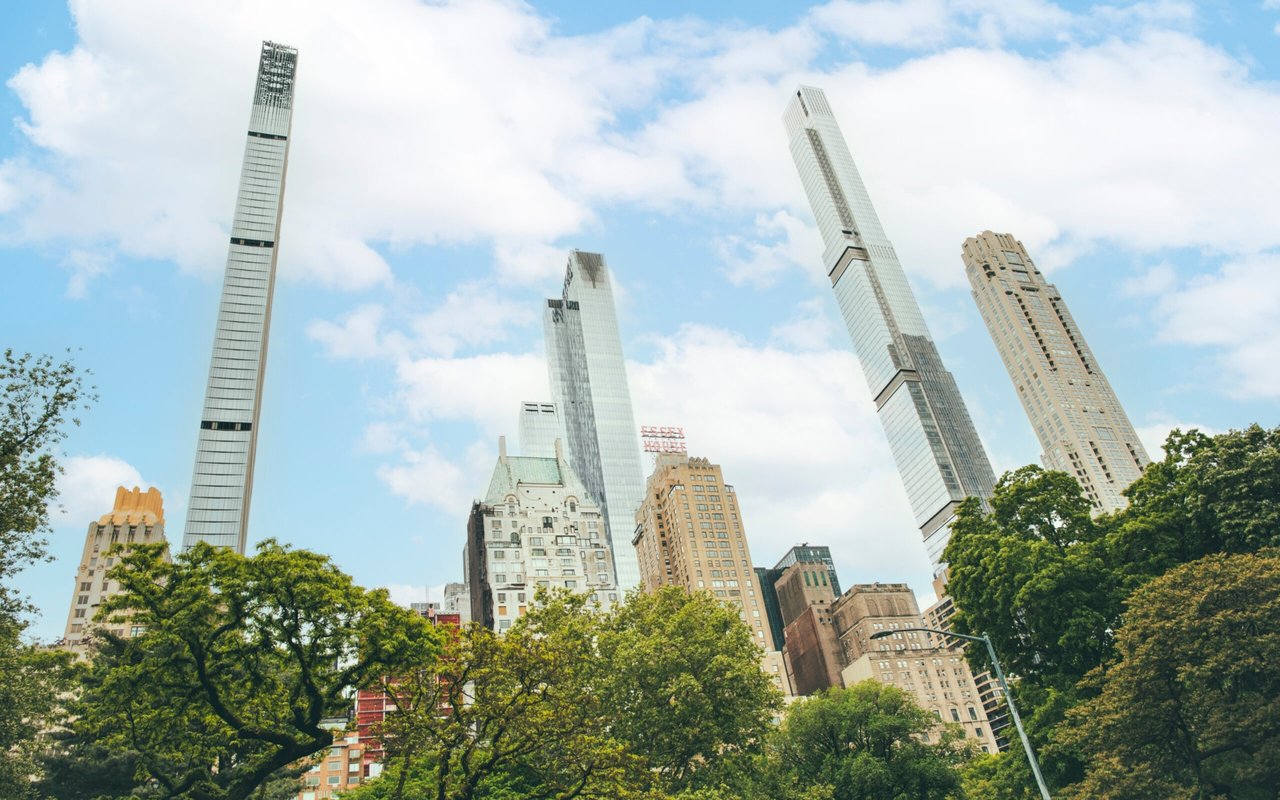 The Reward & Penalty of Pricing Right (or Wrong) in Manhattan