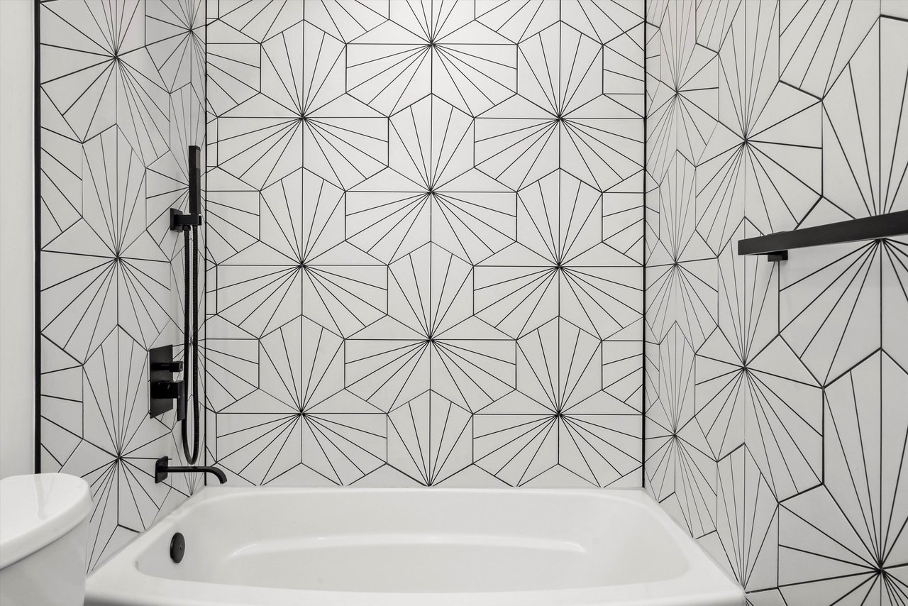 5824 N Lincoln Ave Chicago, IL 60659