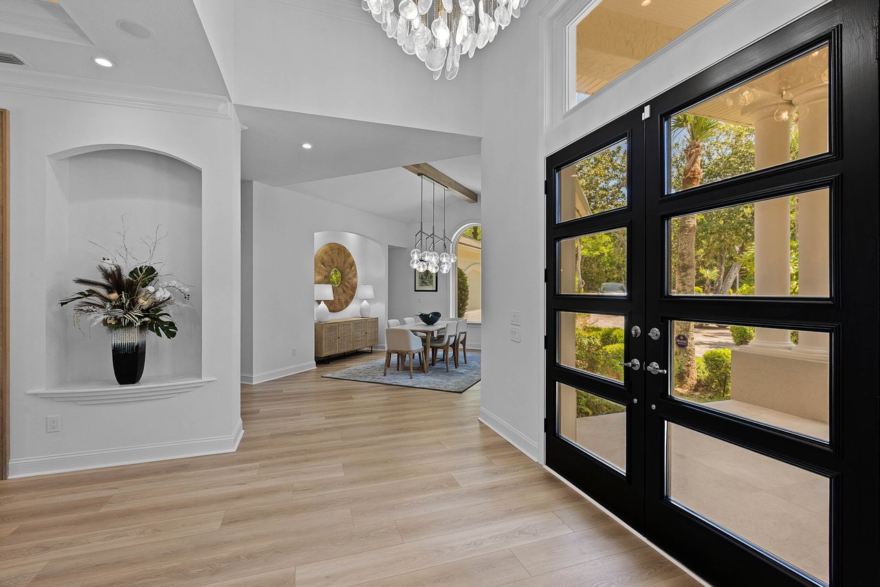 Large Welcoming Foyer