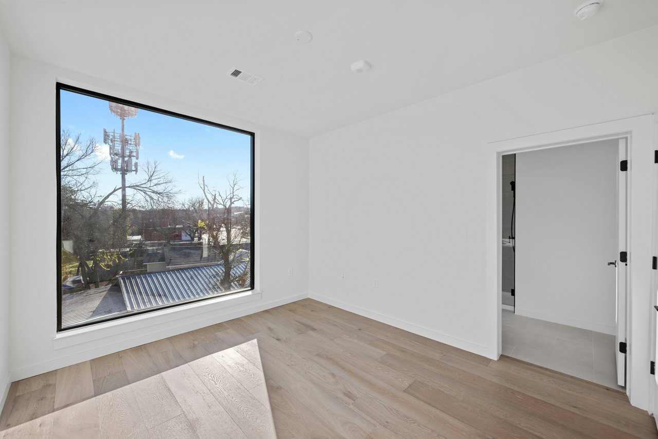 2209 S. 1st St. #221 - OneOak 