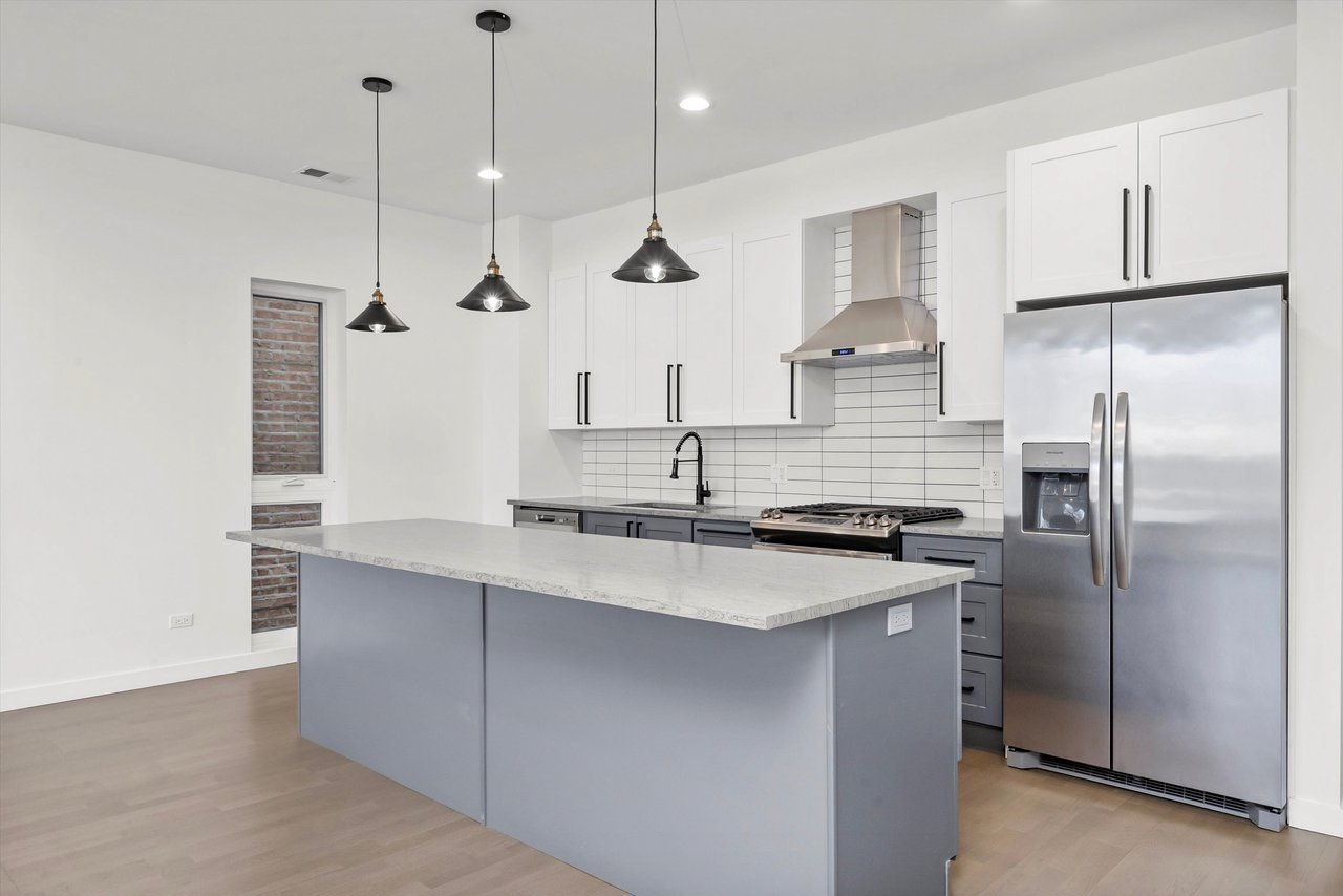 5824 N Lincoln Ave Chicago, IL 60659