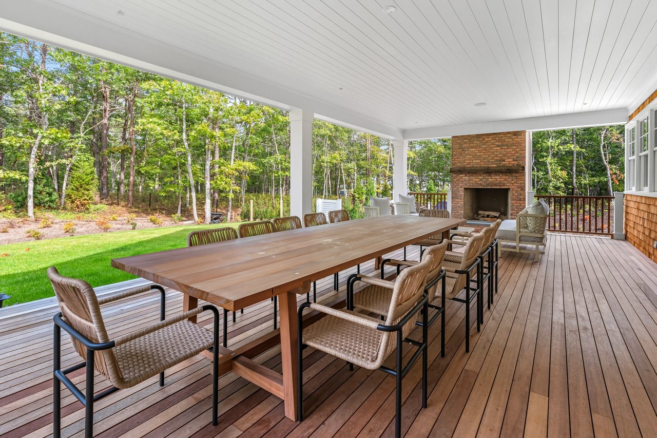 417 Edge of Woods Road