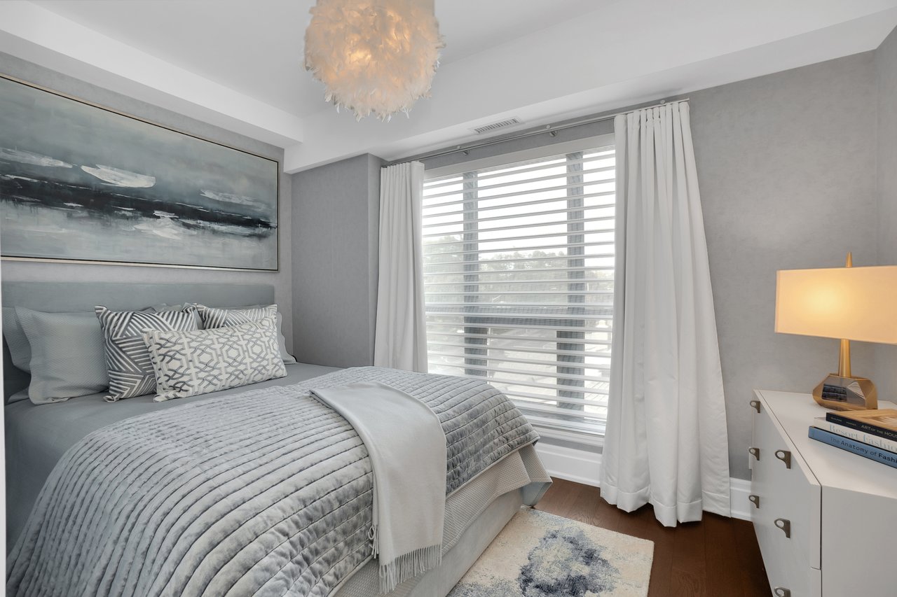 4 The Kingsway #404, Toronto Ontario