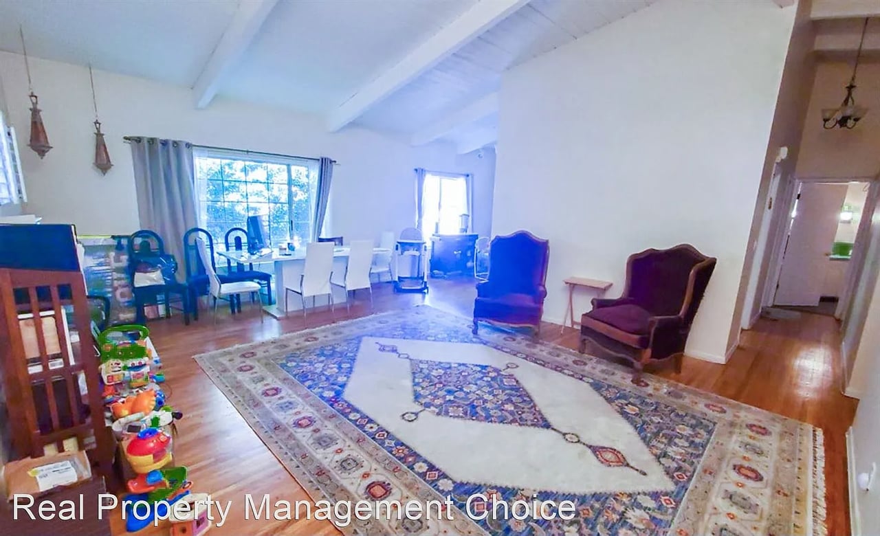 1115 N Beverly Glen Blvd
