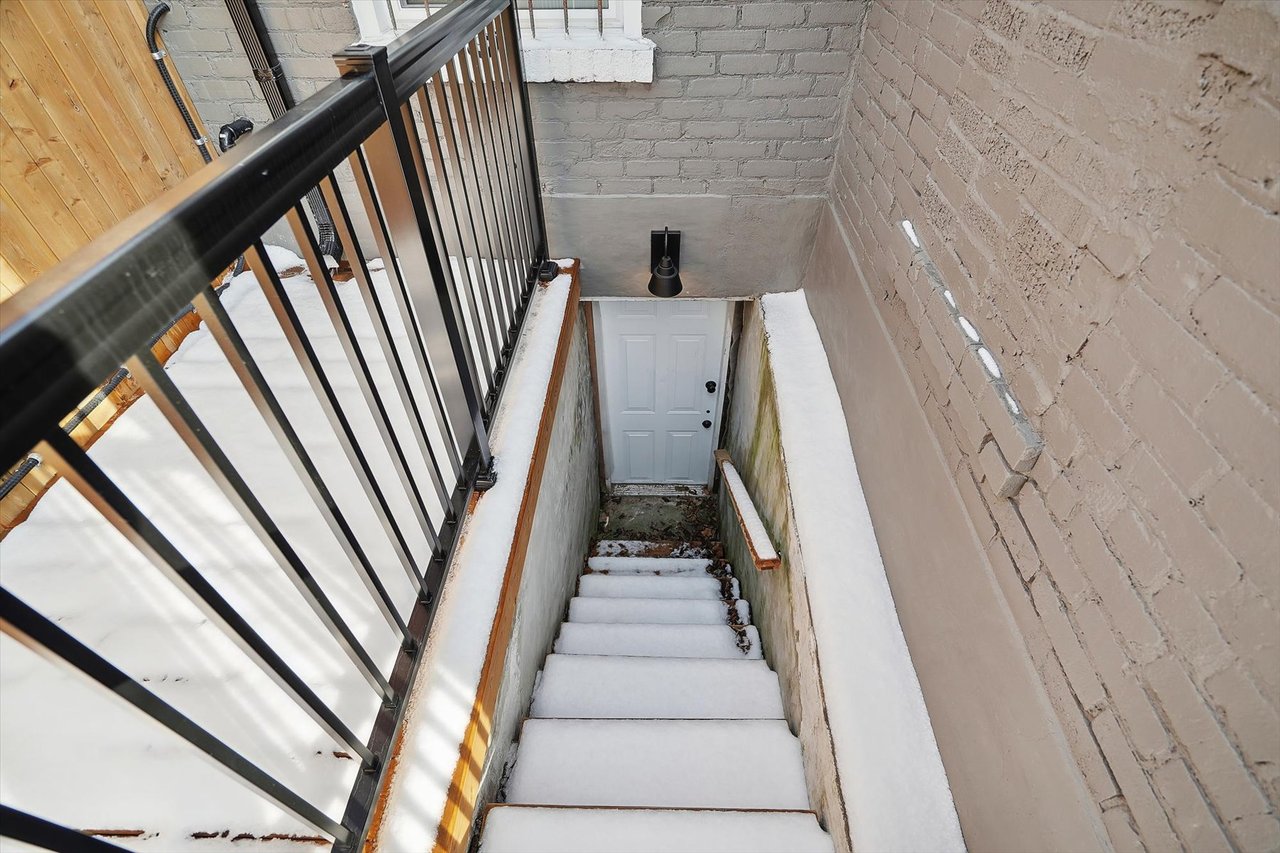 290 Bathurst St