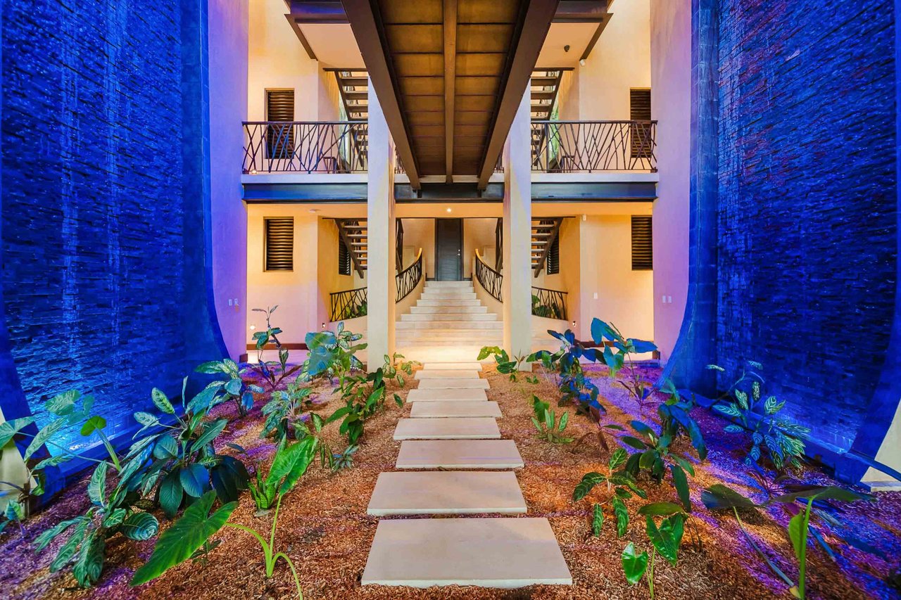 Walk to beach Vista Hermosa Estate Lucrative Contemporary Estate