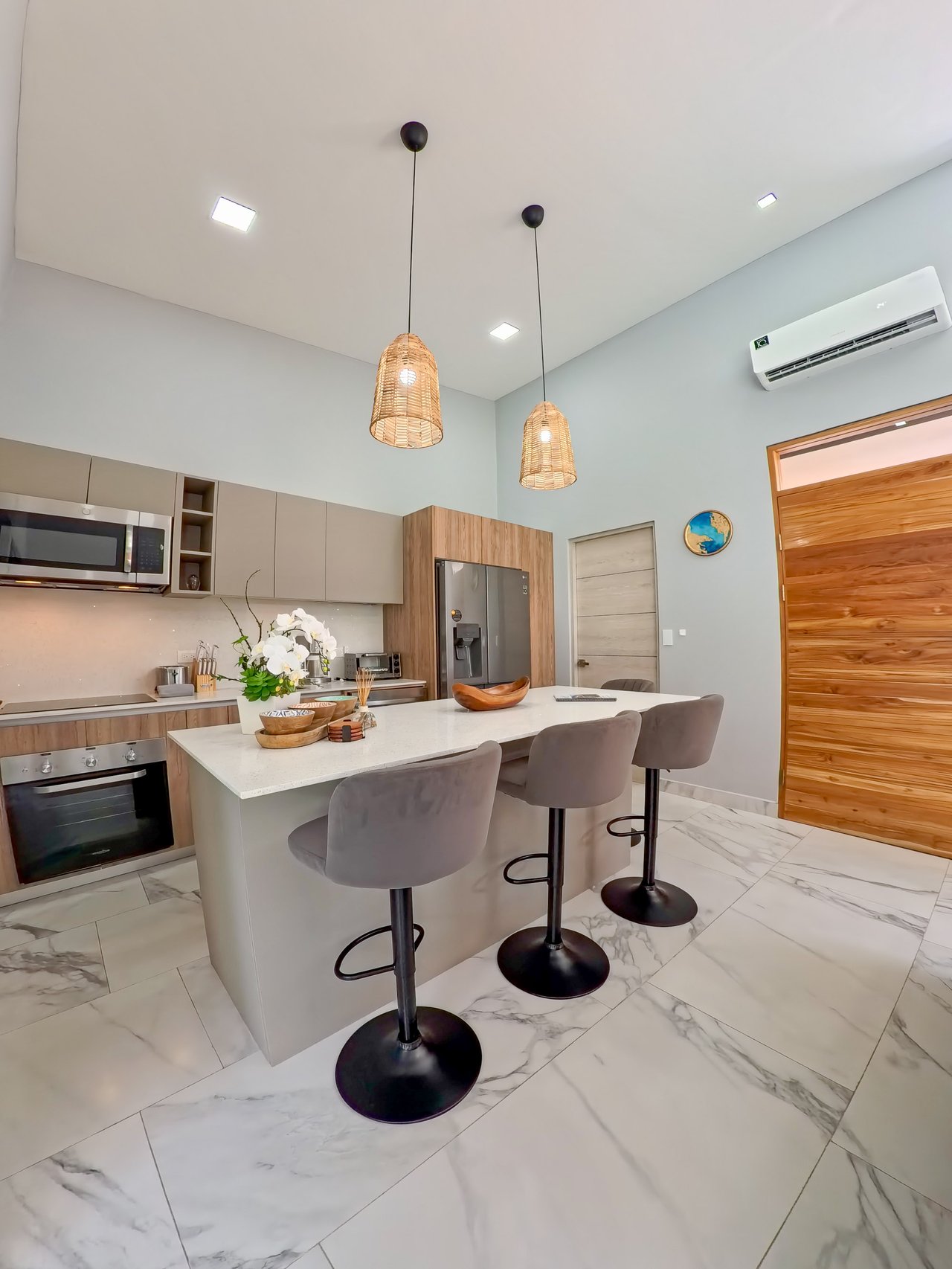 Great Location Brand New Pool House