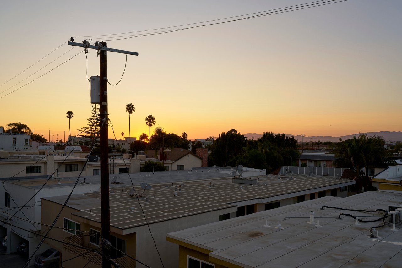 Rare Tri-Level Mar Vista Townhouse 
