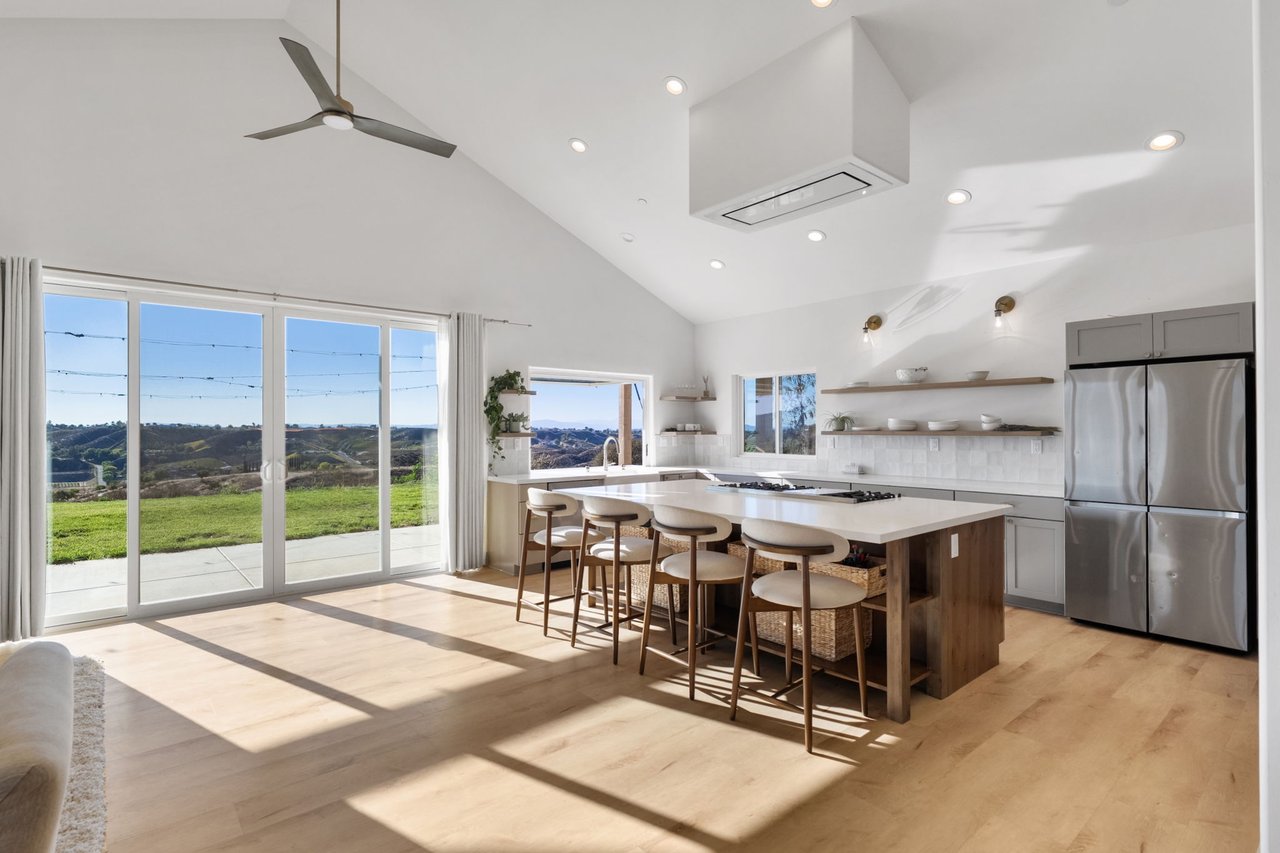 41950 Calle La Escondida