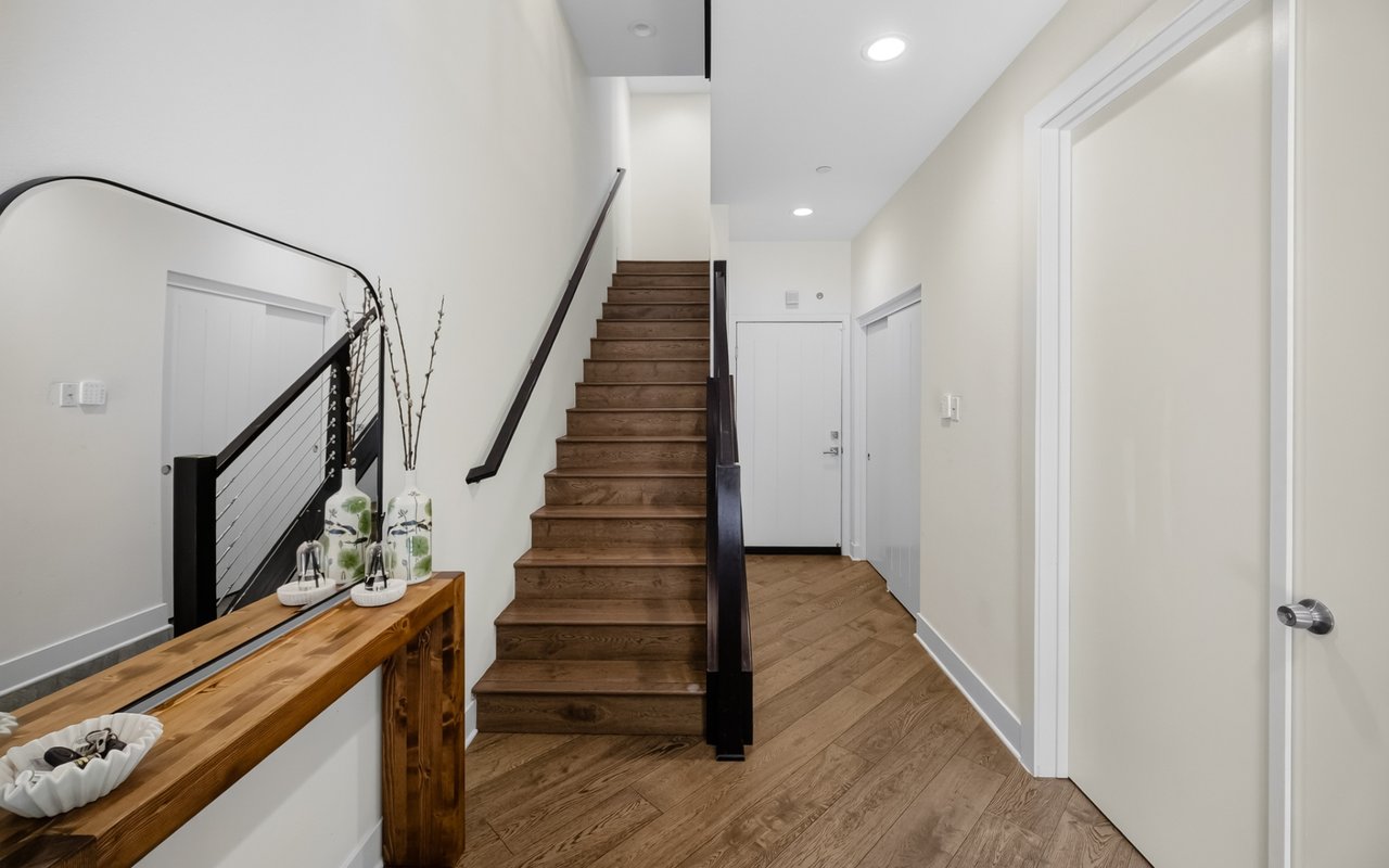 1687 Grand View